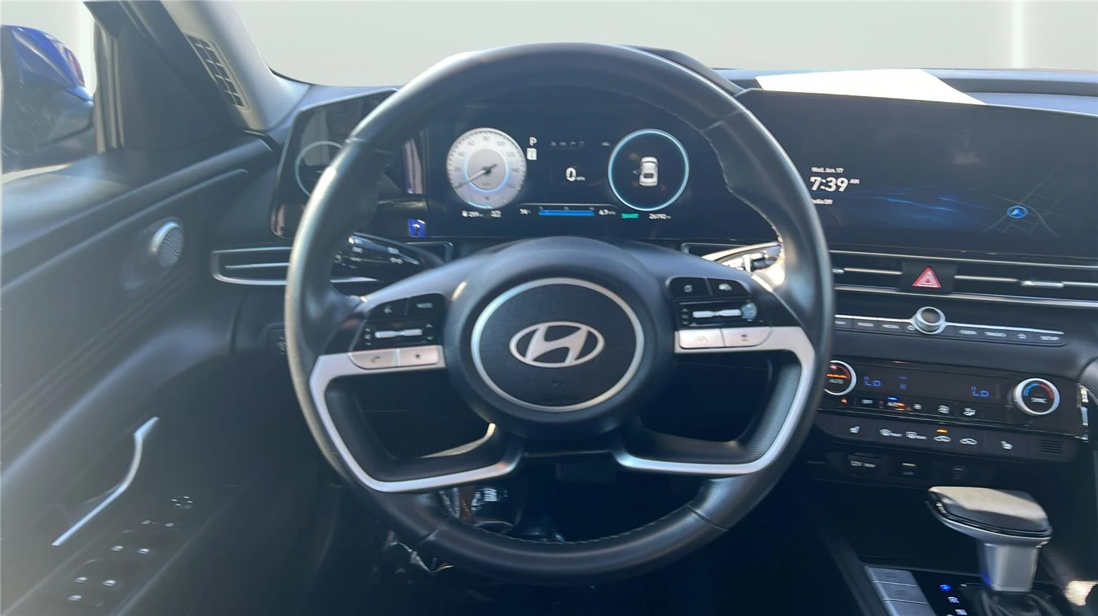 2025 Hyundai Elantra Limited - Photo 10
