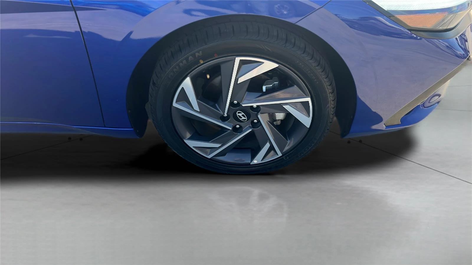 2025 Hyundai Elantra Limited - Photo 18