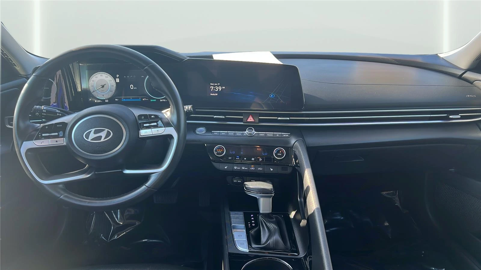 2025 Hyundai Elantra Limited - Photo 8