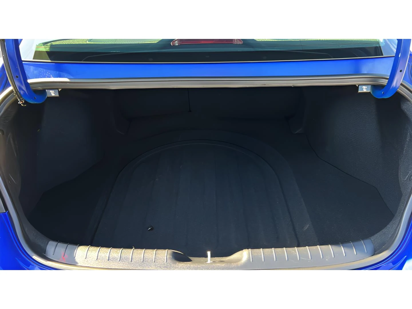 2025 Hyundai Elantra Limited - Photo 17