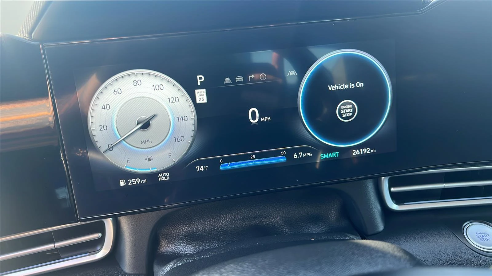 2025 Hyundai Elantra Limited - Photo 11