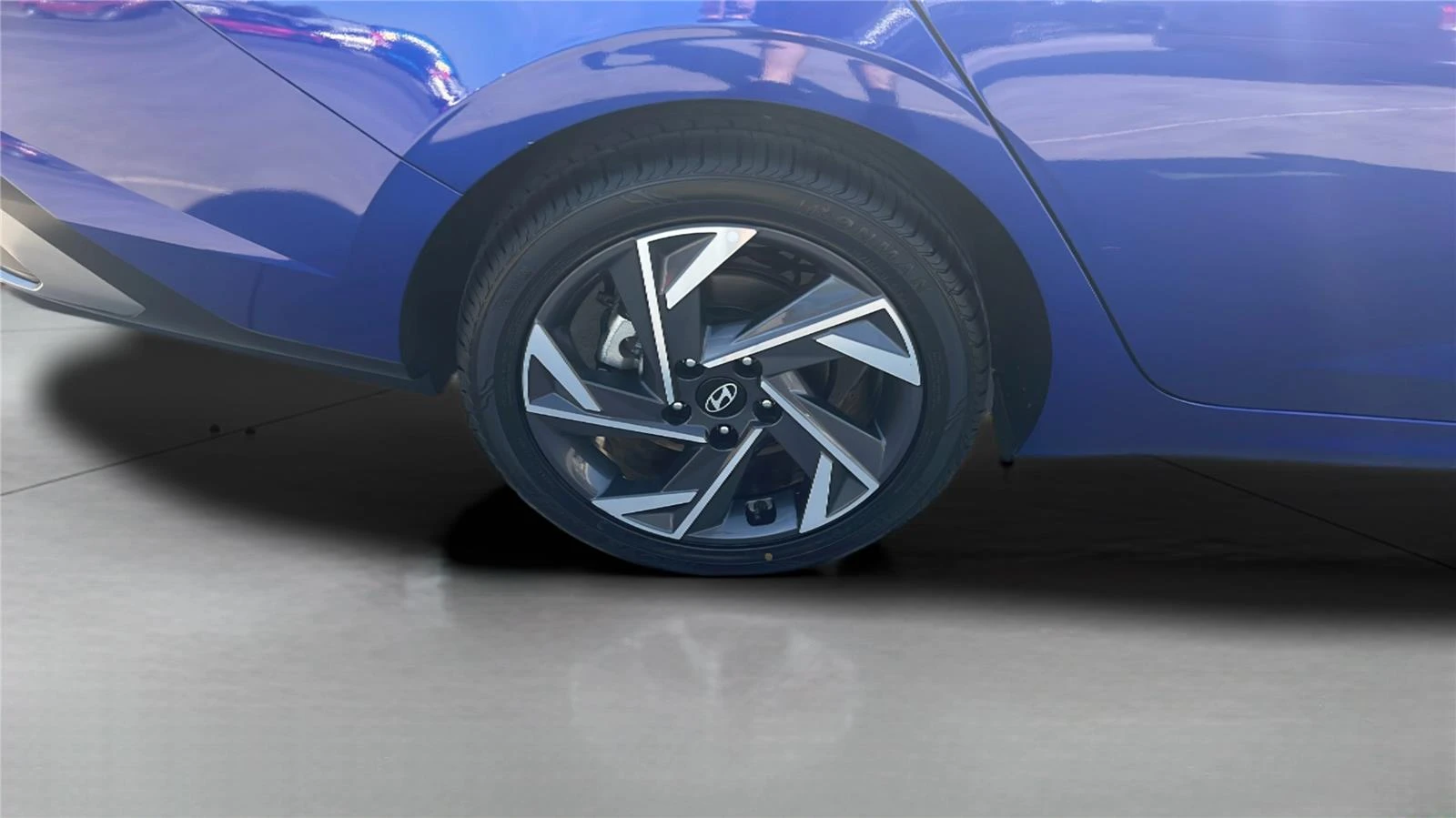 2025 Hyundai Elantra Limited - Photo 19