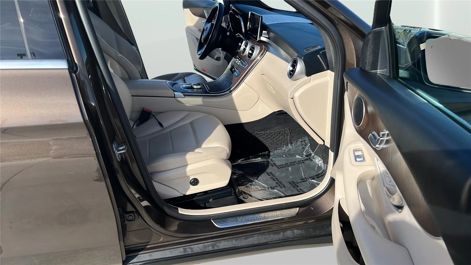 2018 Mercedes-Benz GLC GLC300 - Photo 12